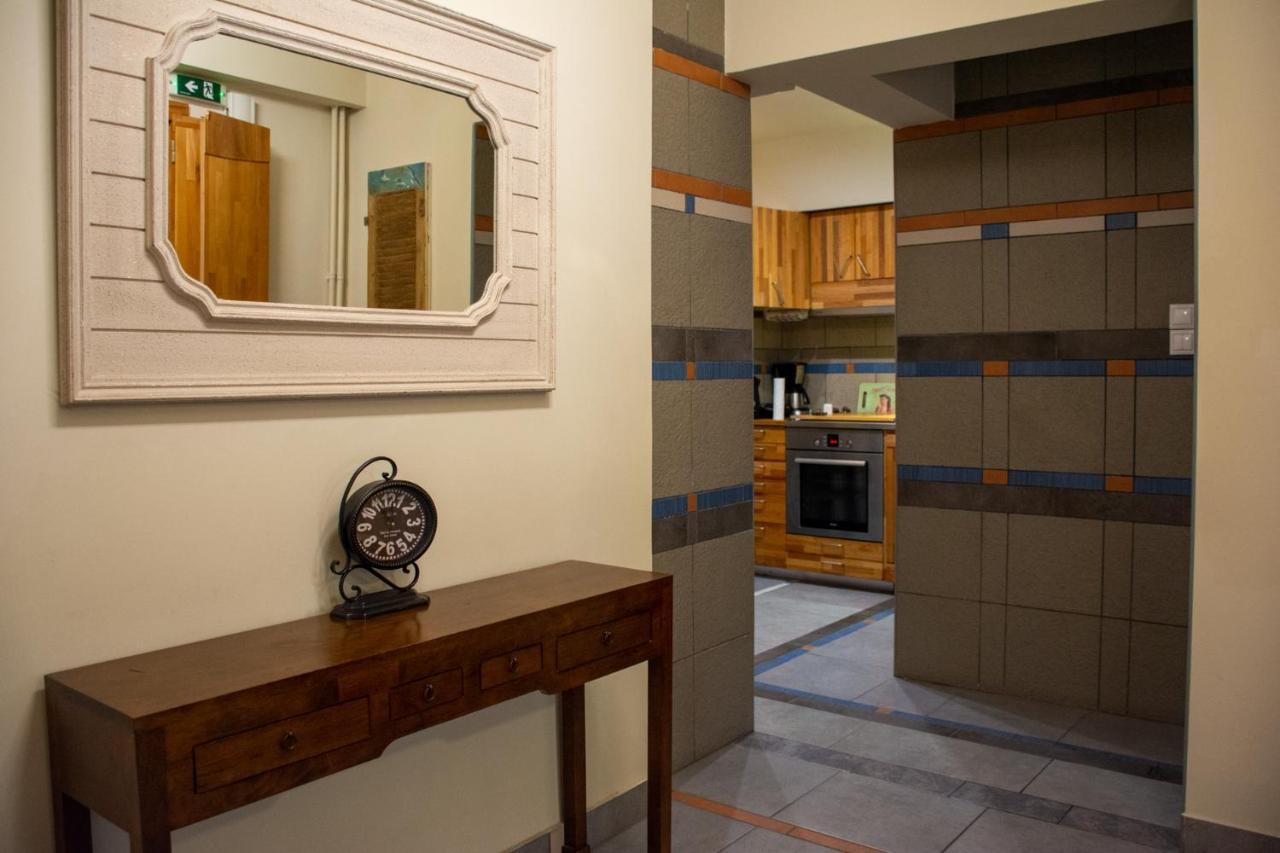 Handcrafted Unique Flat, 200M From The Acropolis Athens Exterior photo