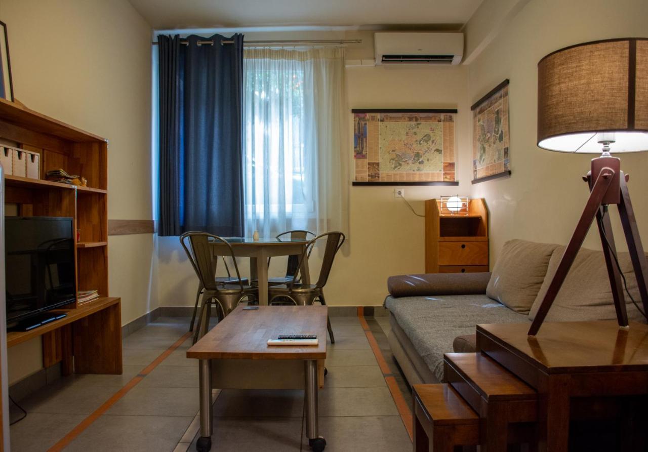 Handcrafted Unique Flat, 200M From The Acropolis Athens Exterior photo